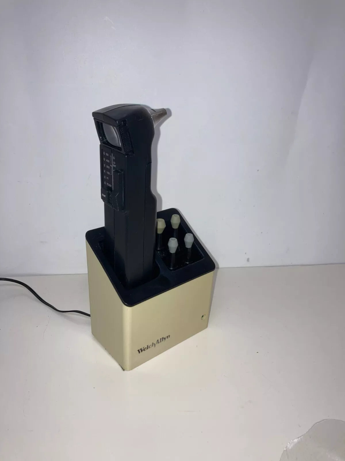 Welch Allyn 23300, Audioscope 3 Portable Screening Audiometer NEW Battery / Bulb