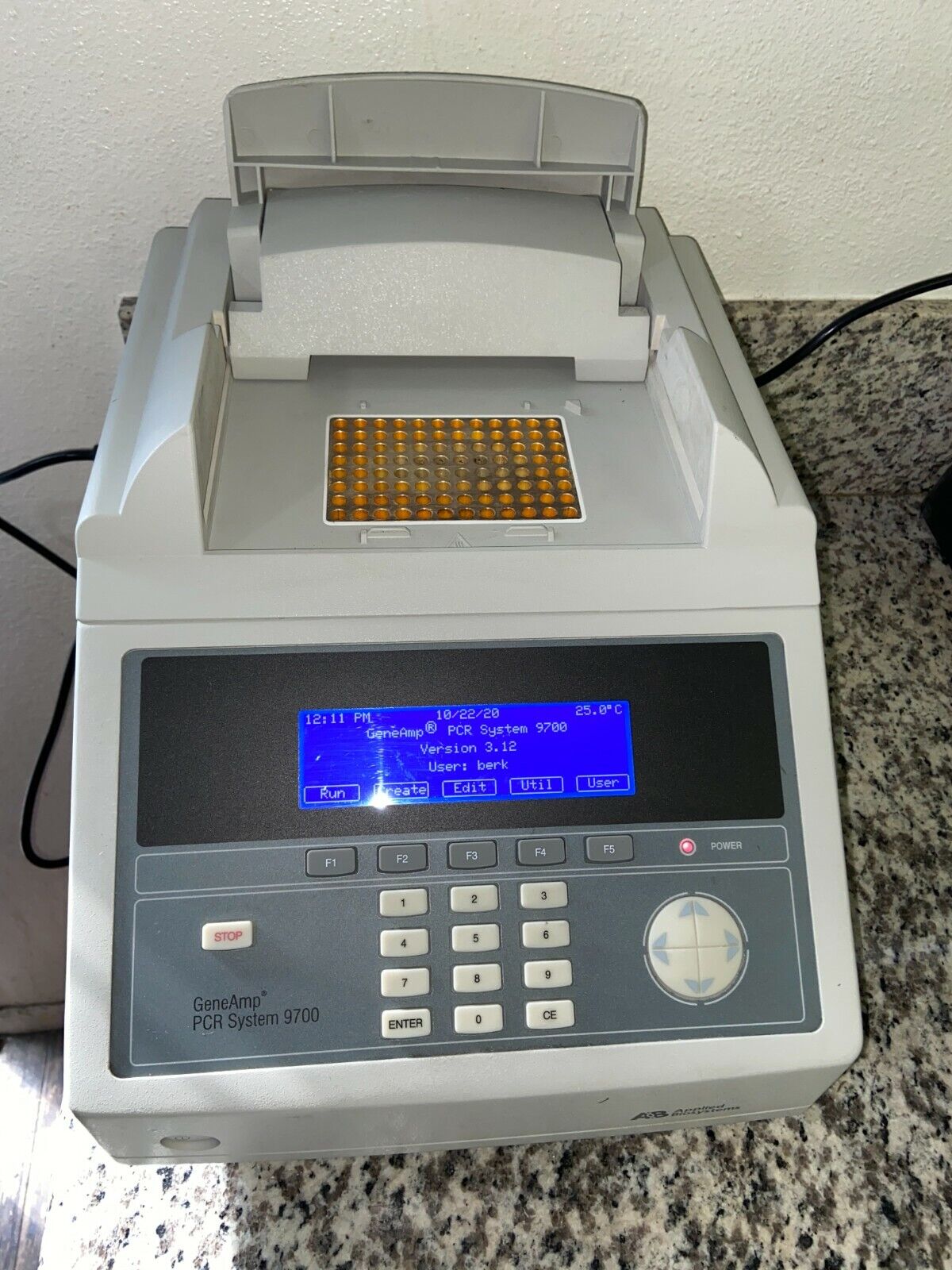 ABI Applied Biosystems 9700 GeneAmp PCR 96-Well Thermal Cycler - Gold Block