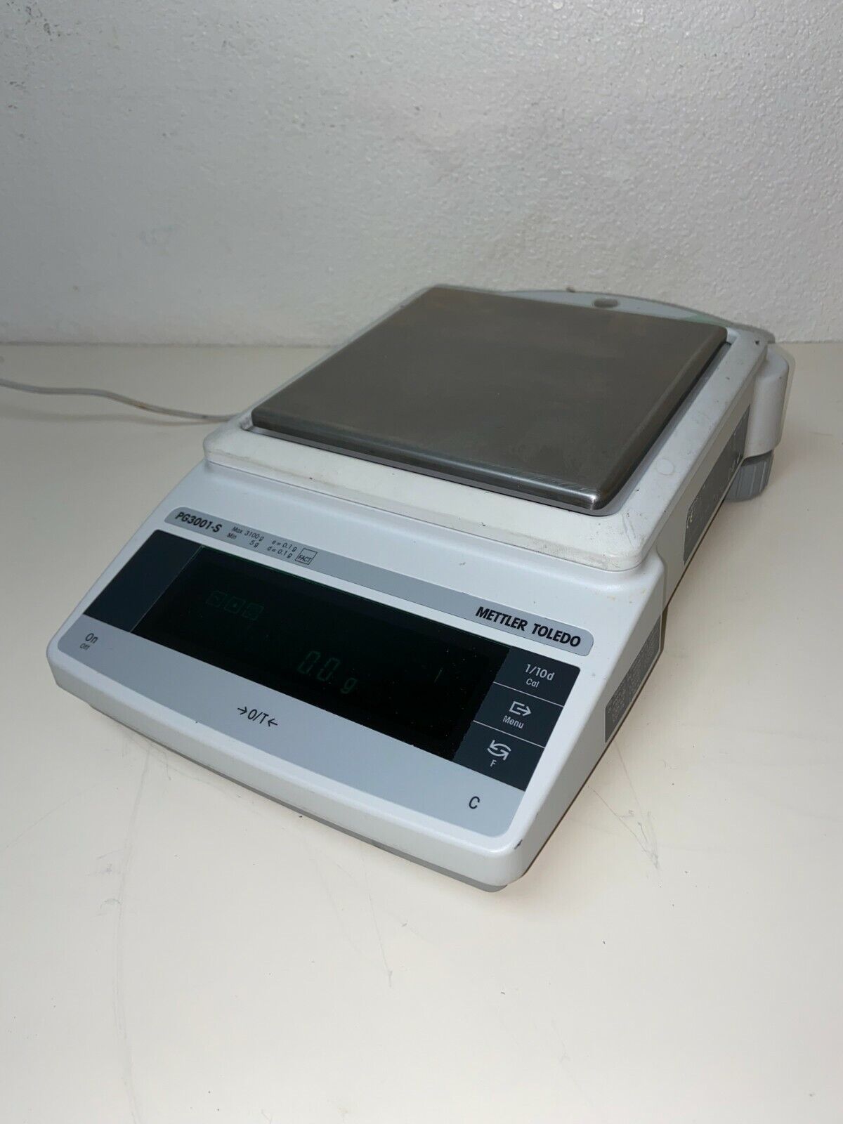 Mettler-Toledo PG3001-S Delta Range Balance Scale 3100g Max. with Power Supply