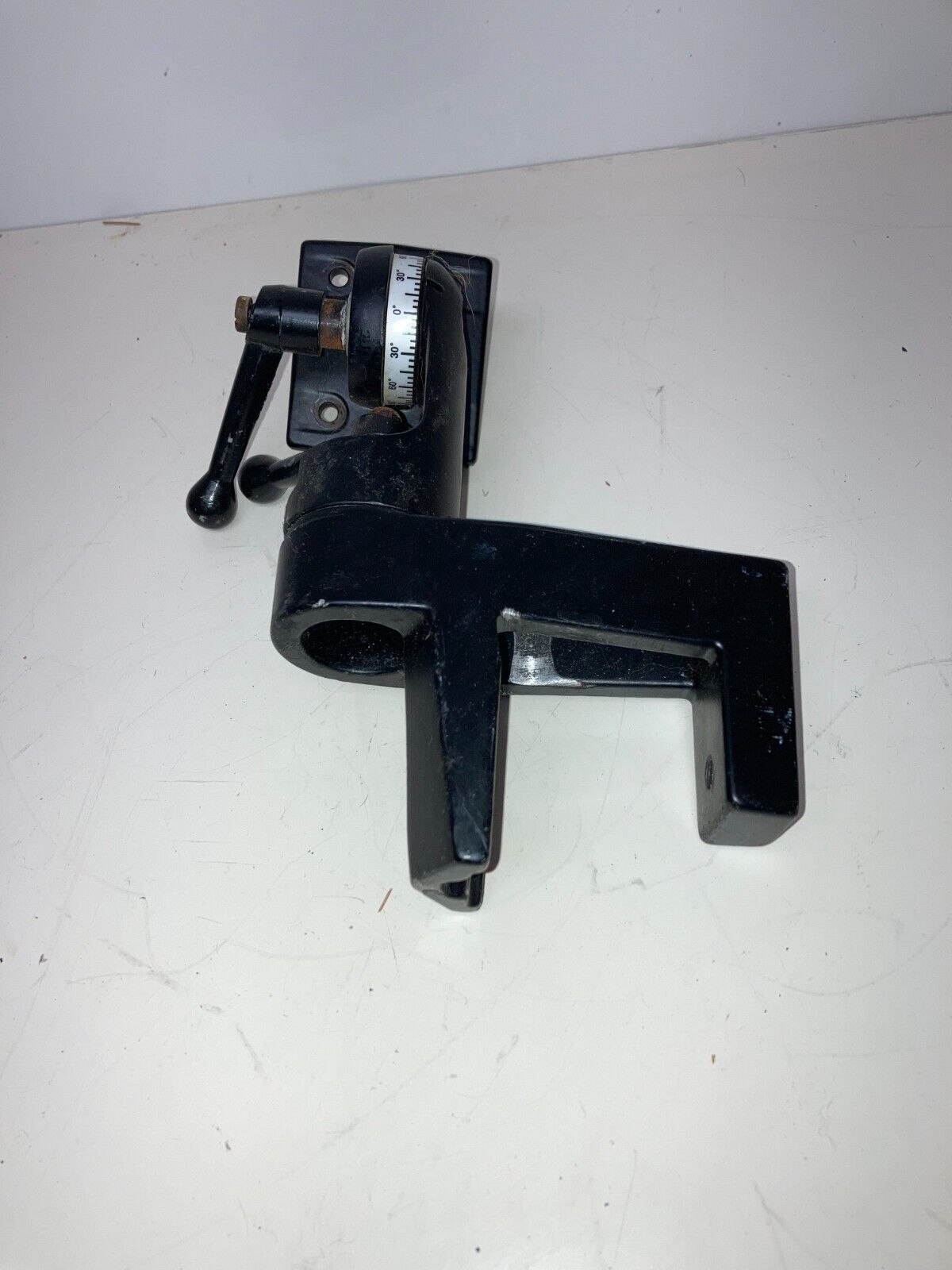 MOUNTING CLAMP FOR LIGHTNIN L5U10 LABMASTER DIGITAL OVERHEAD MIXER STIRRER