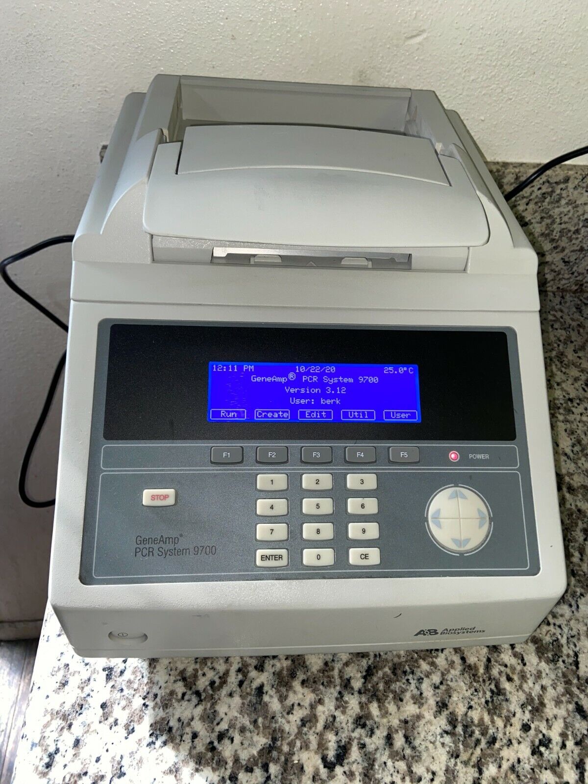 ABI Applied Biosystems 9700 GeneAmp PCR 96-Well Thermal Cycler - Gold Block