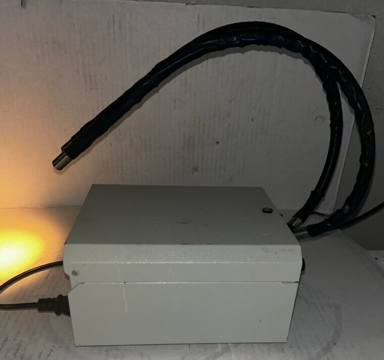 Cole-Parmer 41722 Series Fiber Optic Illuminator with Dual Gooseneck - NEW LAMP