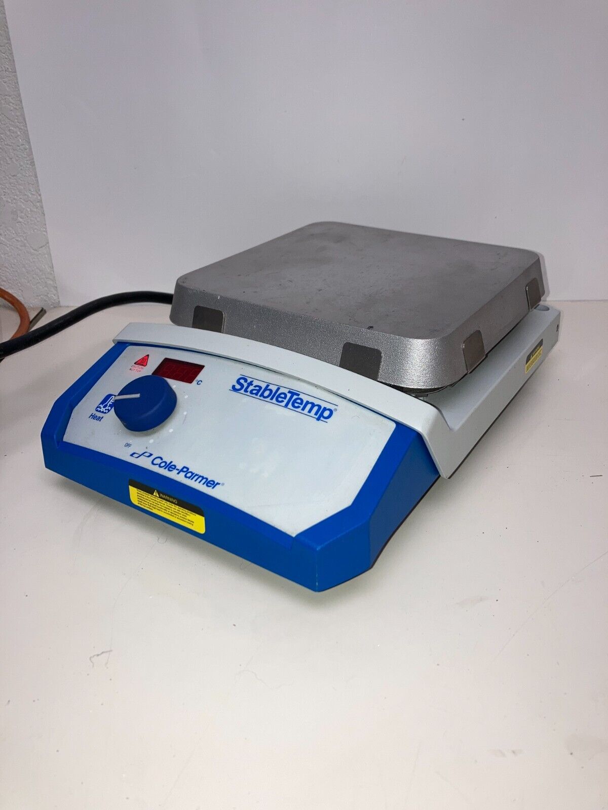 Cole Parmer 03405-20 StableTemp Digital Hot Plate with 7 x 7 Aluminum Top - 572F