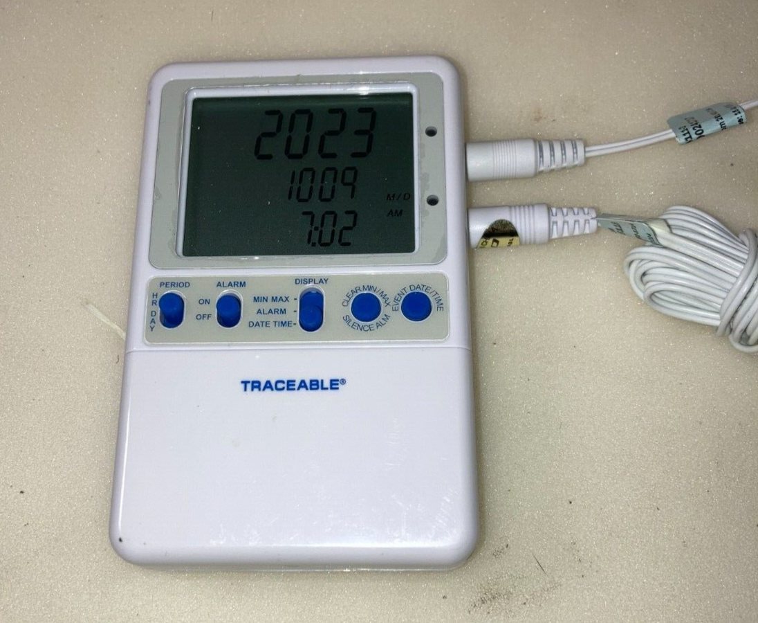 VWR 620-1827 Traceable Digital Triple-Display Thermometer with 2-Bullet Probes