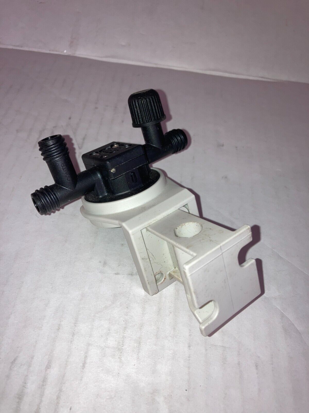 Woulff Bottle Lid and Support Clamp for Buchi V-700 Diaphragm Vacuum Pump