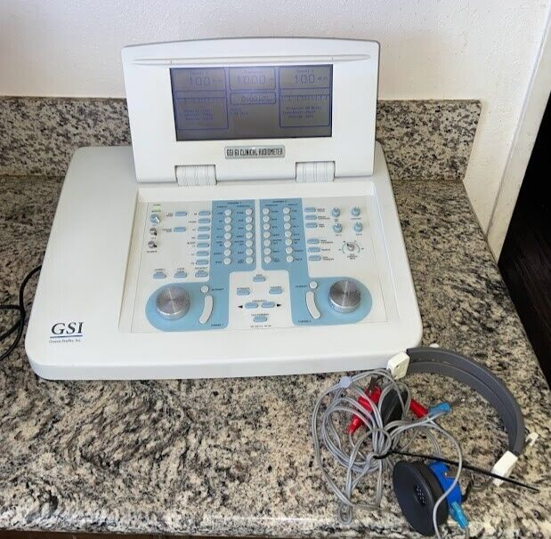 GSI 61 Diagnostic Clinical Audiometer 2 Channel REF 1761-97XX with Headphones