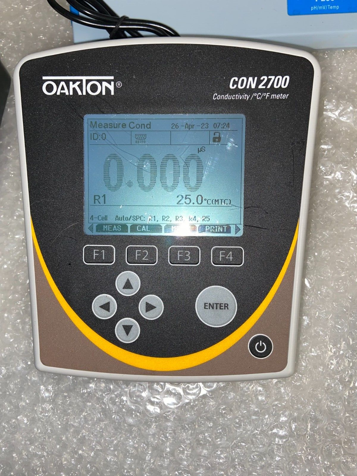 Oakton CON 2700 Benchtop Conductivity Meter with Power Supply