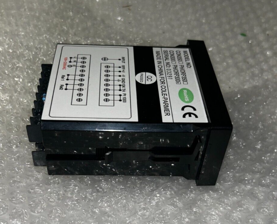 Cole-Parmer 300 pH/ORP/Temperature 1/8-DIN Controller UX-05802-12