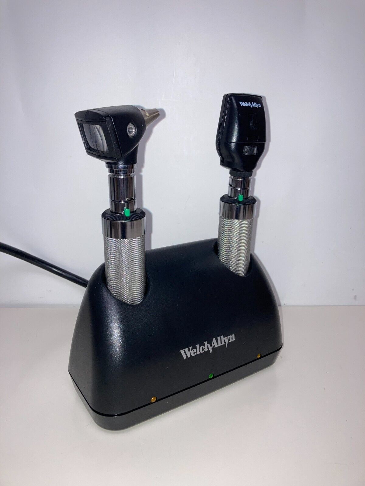 Welch Allyn Desk 7114X Charger with Handles 25020 Otoscope 11710 Ophthalmoscope