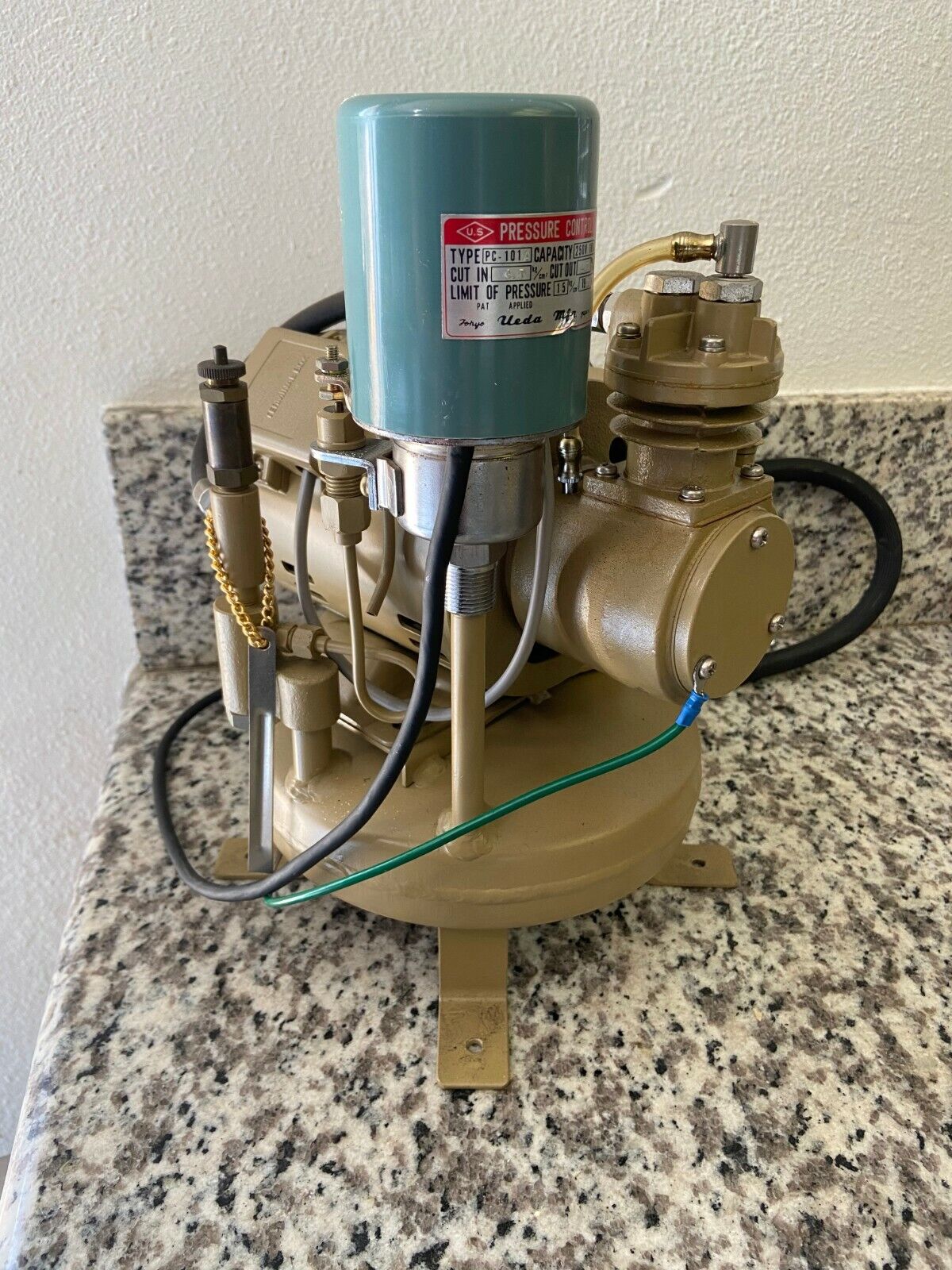 Air Compressor Unit with Motor from JEOL JSM-35CF Scanning Microscope