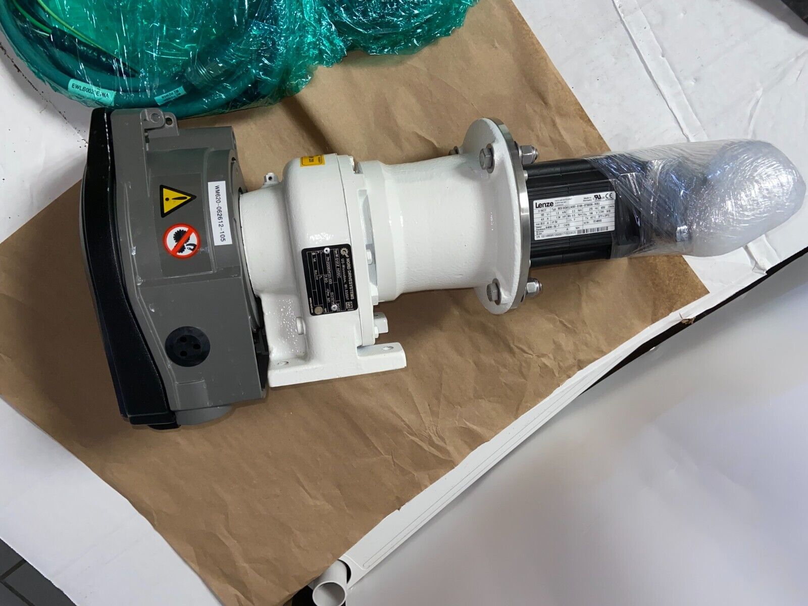 NEW Lenze MCS Servo Motor  with Nord Drive System Gear / Watson Marlow 620 Head