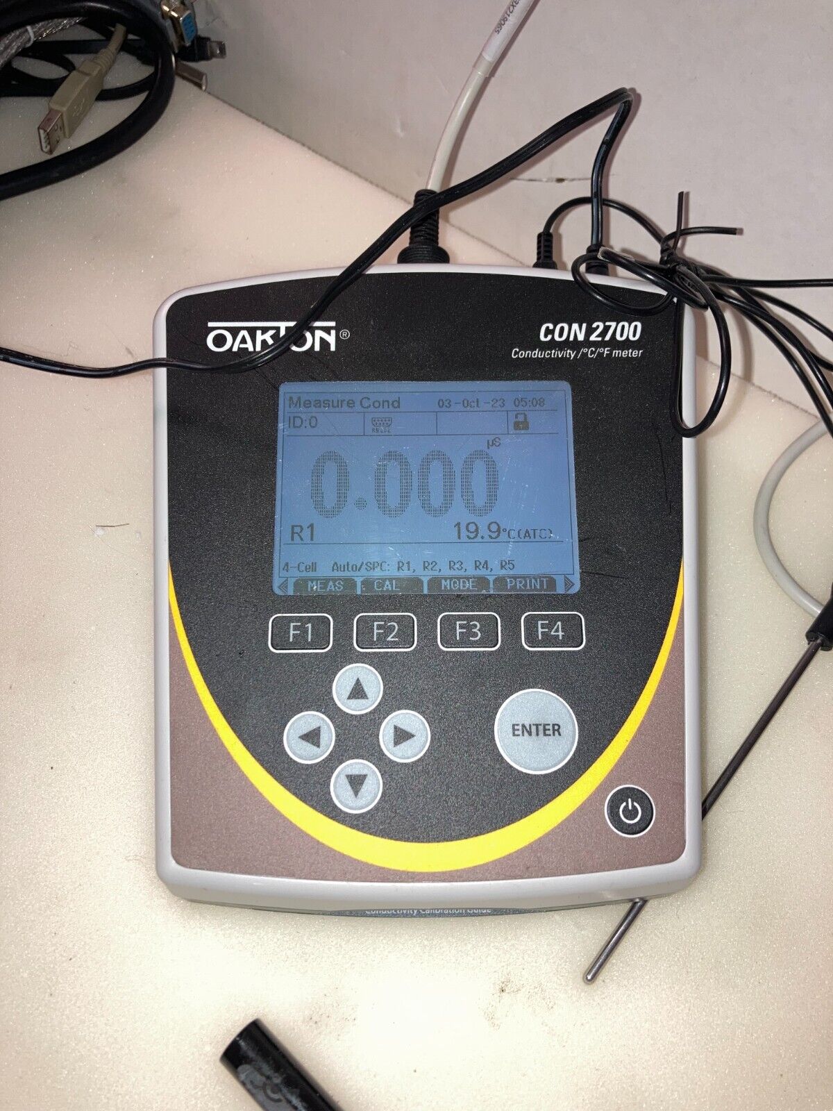 Oakton CON 2700 Benchtop Conductivity Meter with Power Supply and Probes