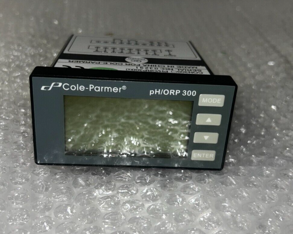 Cole-Parmer 300 pH/ORP/Temperature 1/8-DIN Controller UX-05802-12