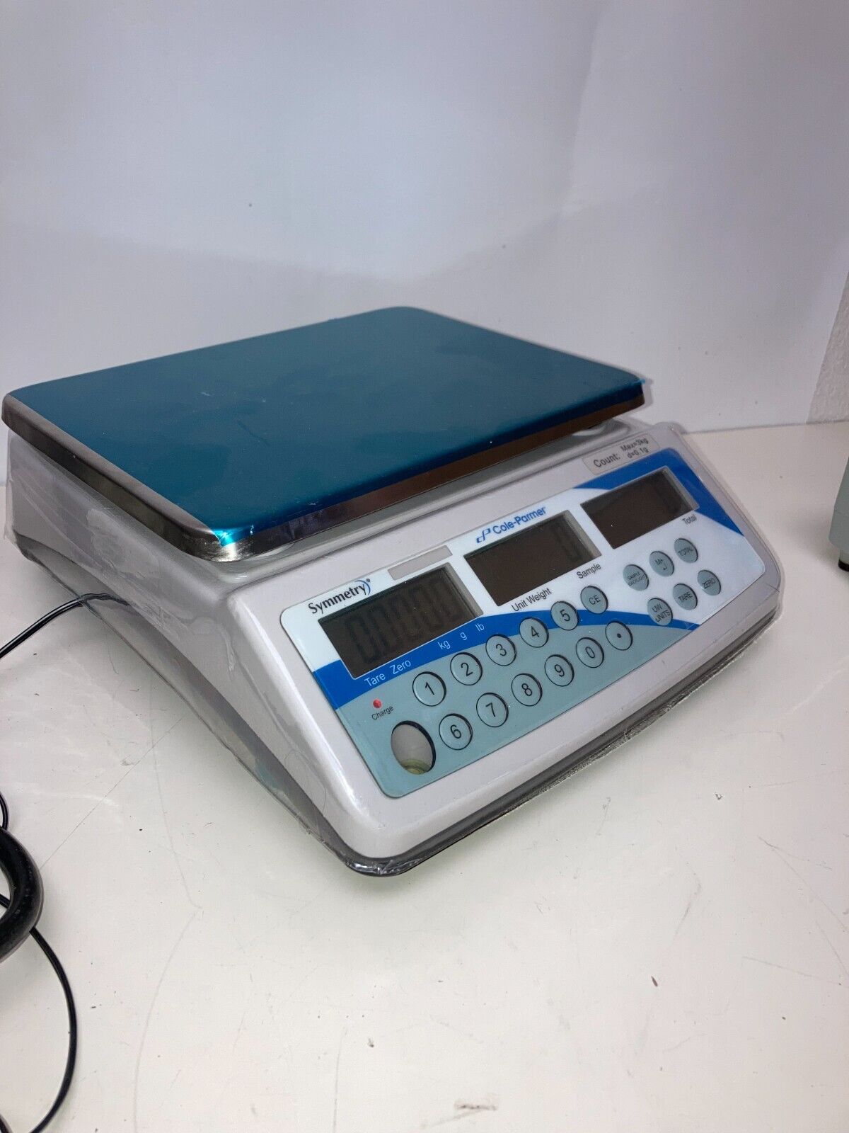 Cole-Parmer Symmetry CS Series Counting Scale, 3kg x 0.1g Readability 10000-61