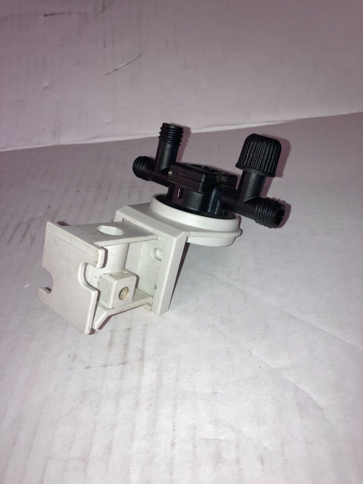 Woulff Bottle Lid and Support Clamp for Buchi V-700 Diaphragm Vacuum Pump