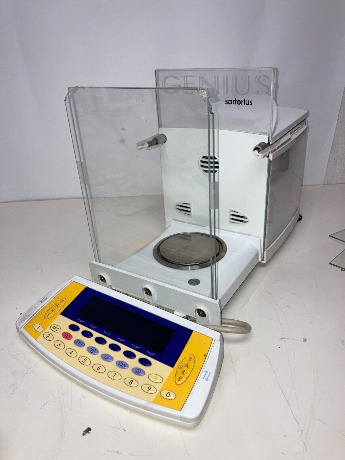 Sartorius Genius Analytical Balances - BROKEN GLASS, NO POWER SUPPLY