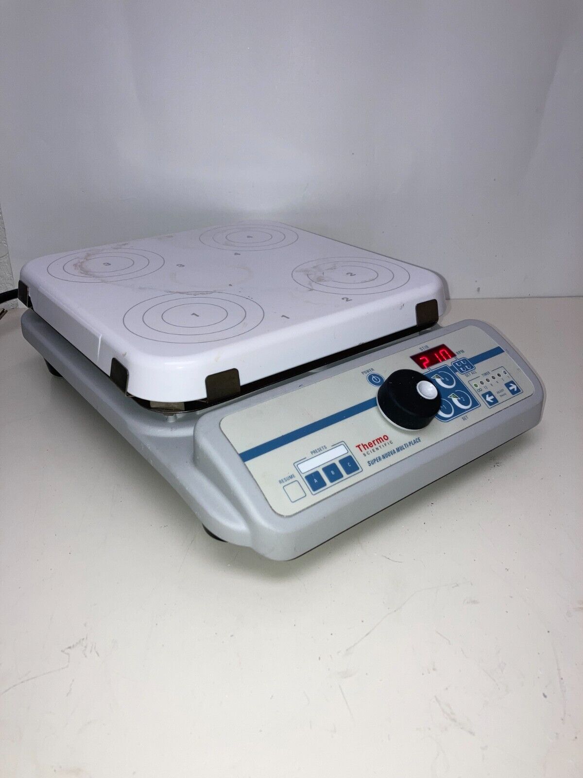 Thermo Scientific S136030-33Q Super Nuova Multi-Position Magnetic Stirrer 220VAC