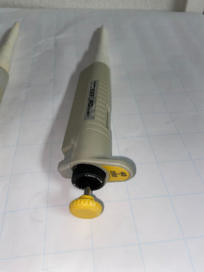 Oxford Benchmate MicroPipette 40-200µL Single Channel Manual Pipette