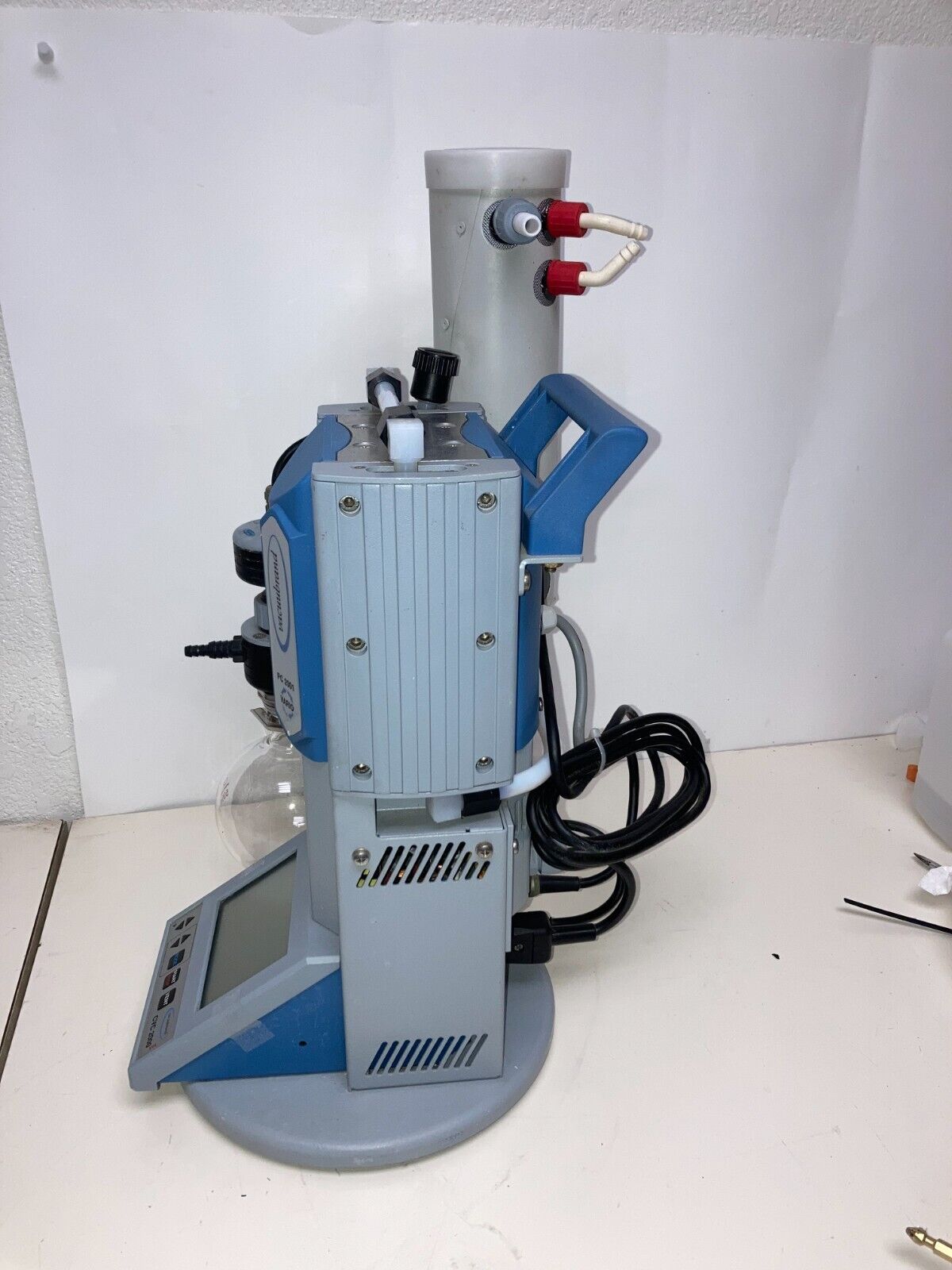 VacuuBrand PC 2001 Vario Chemistry Vacuum Pumping Unit - New Flasks and Clamps