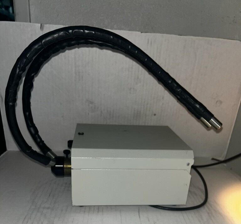 Cole-Parmer 41722 Series Fiber Optic Illuminator with Dual Gooseneck - NEW LAMP