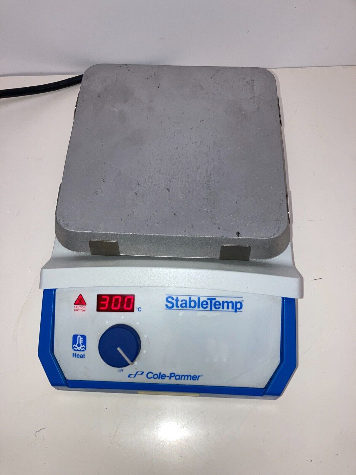 Cole Parmer 03405-20 StableTemp Digital Hot Plate with 7 x 7 Aluminum Top - 572F