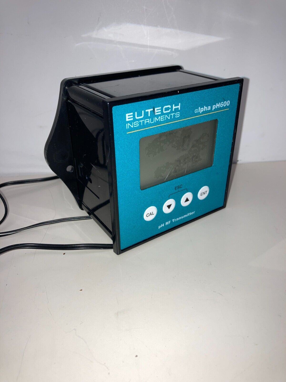 EUTECH INSTRUMENTS Alpha pH 2000 pH/ORP Controller/Transmitter w/ Power Supply