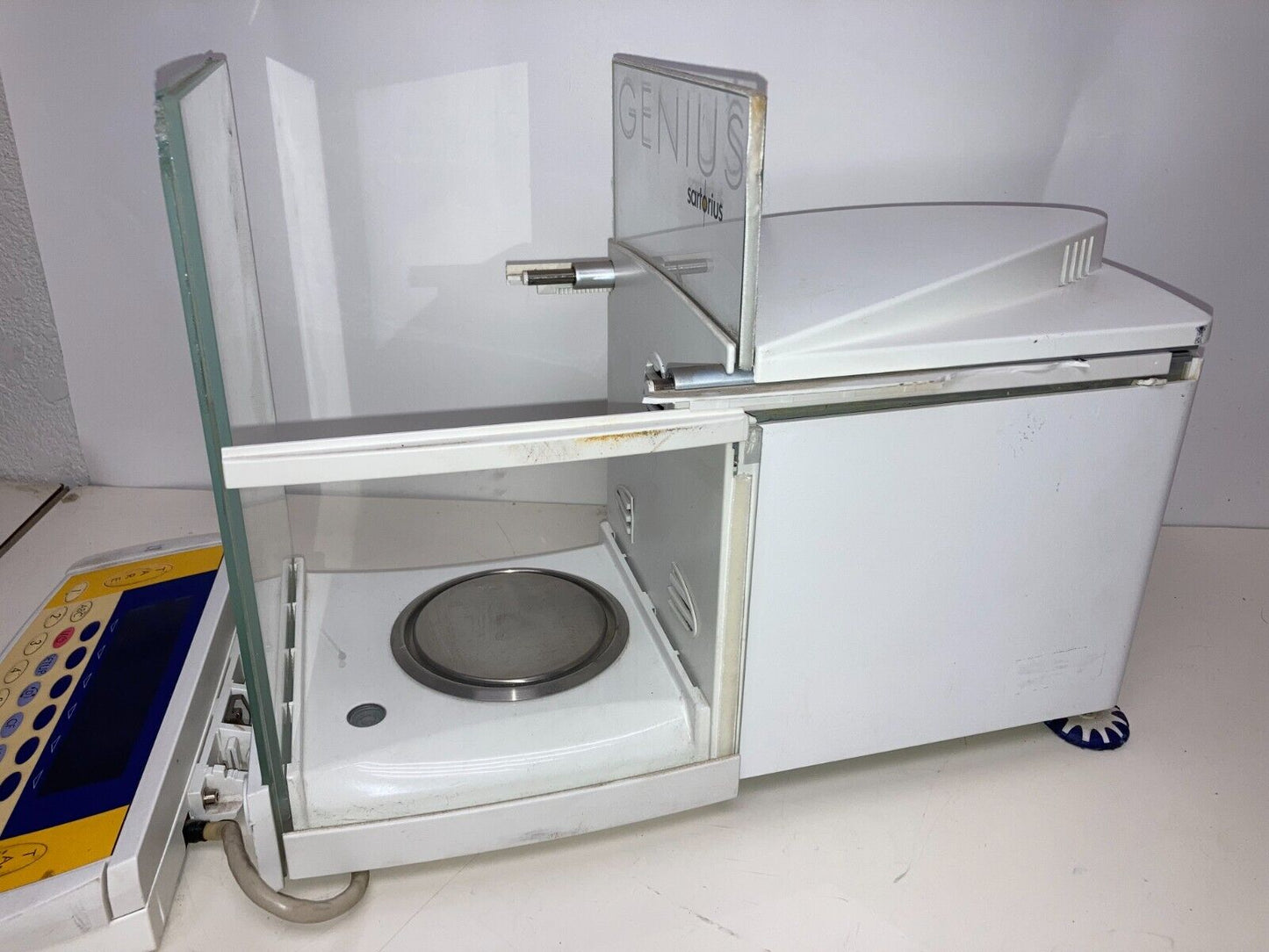 Sartorius Genius Analytical Balances - BROKEN GLASS, NO POWER SUPPLY