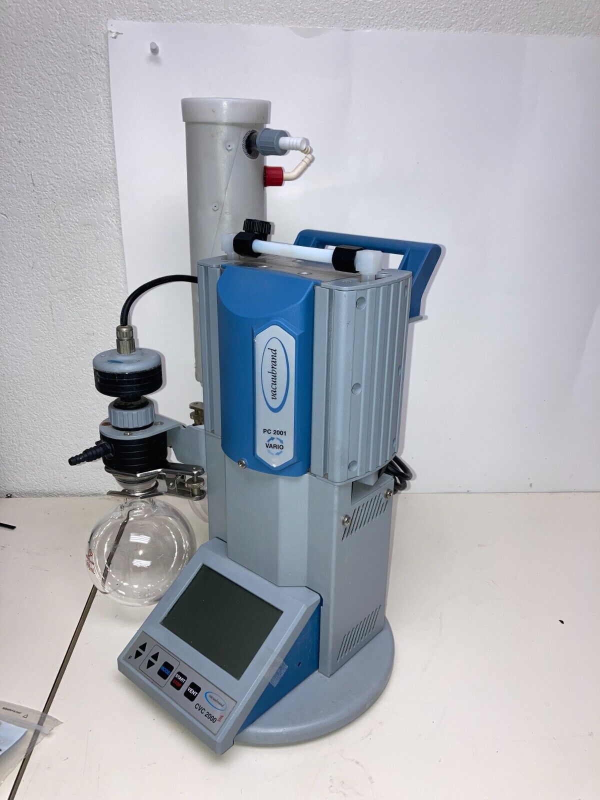 VacuuBrand PC 2001 Vario Chemistry Vacuum Pumping Unit - New Flasks and Clamps