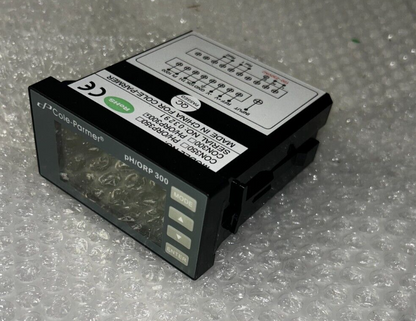 Cole-Parmer 300 pH/ORP/Temperature 1/8-DIN Controller UX-05802-12