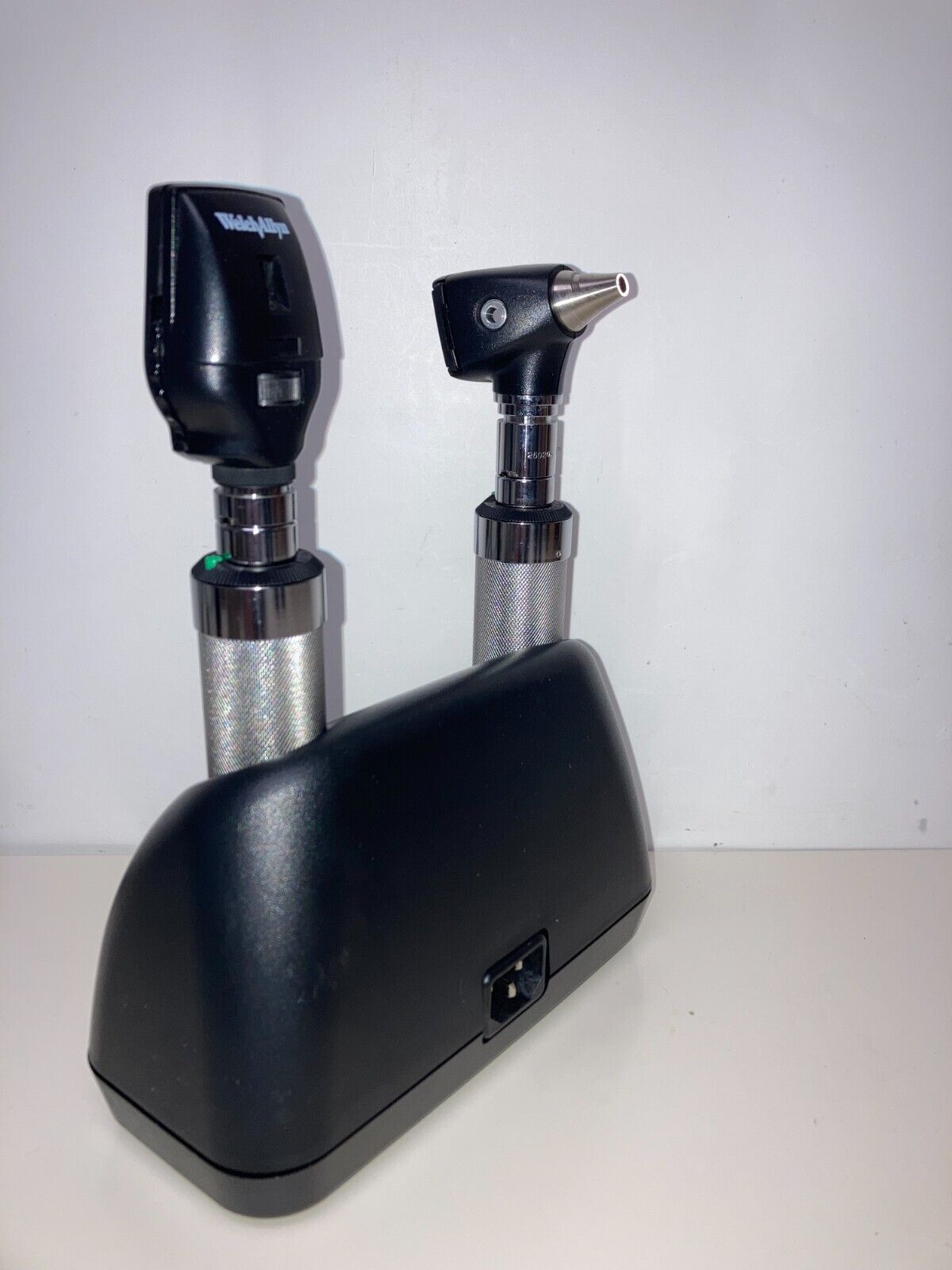 Welch Allyn Desk 7114X Charger with Handles 25020 Otoscope 11710 Ophthalmoscope