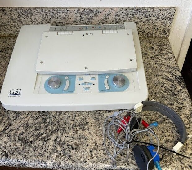 GSI 61 Diagnostic Clinical Audiometer 2 Channel REF 1761-97XX with Headphones