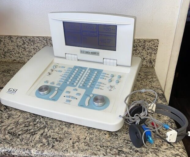 GSI 61 Diagnostic Clinical Audiometer 2 Channel REF 1761-97XX with Headphones