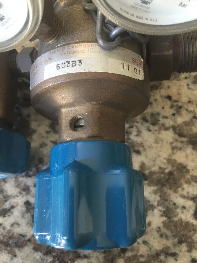 LIQUID CARBONIC GAS REGULATOR 603B3 4000 PSI Max