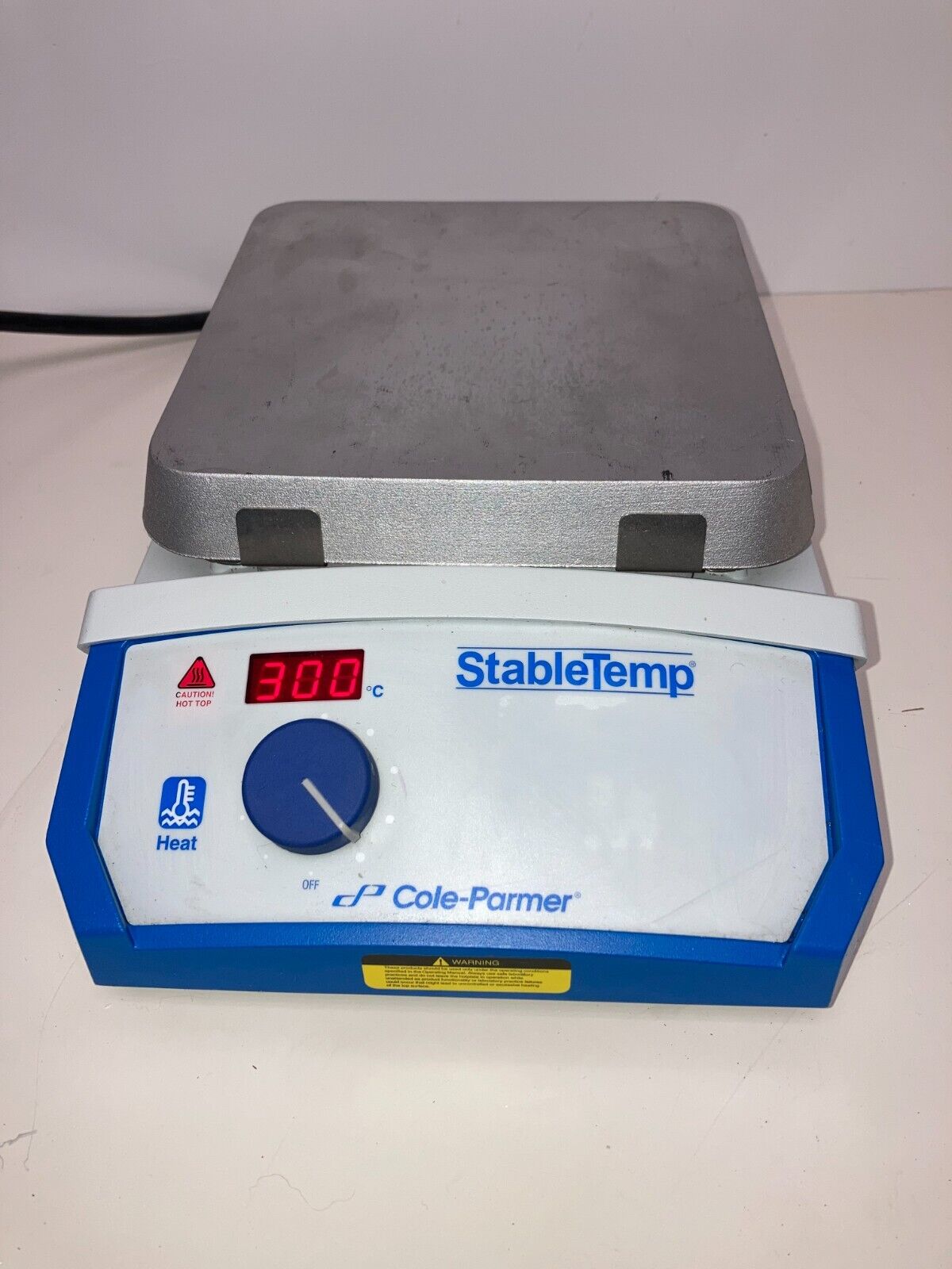 Cole Parmer 03405-20 StableTemp Digital Hot Plate with 7 x 7 Aluminum Top - 572F