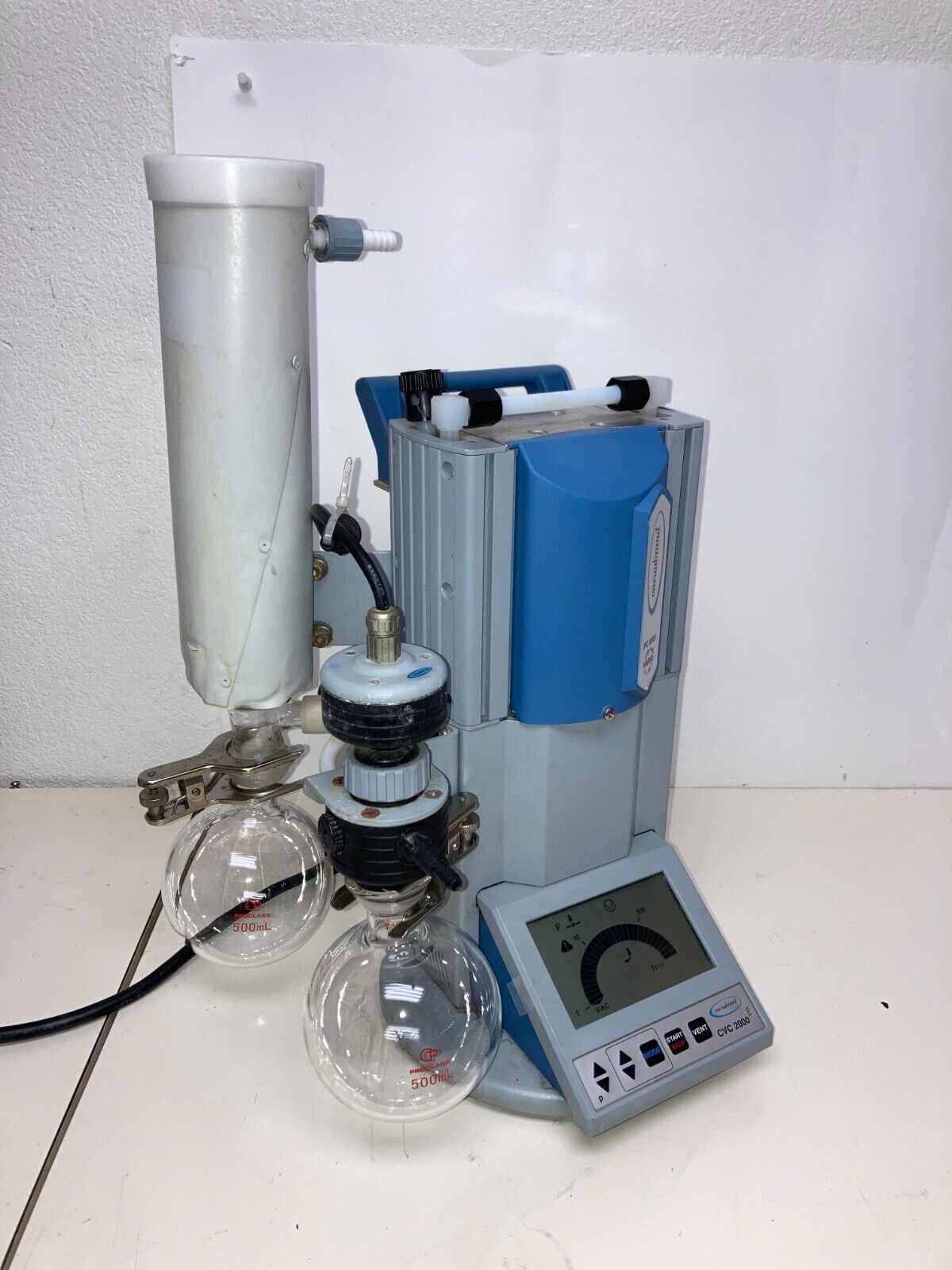 VacuuBrand PC 2001 Vario Chemistry Vacuum Pumping Unit - New Flasks and Clamps