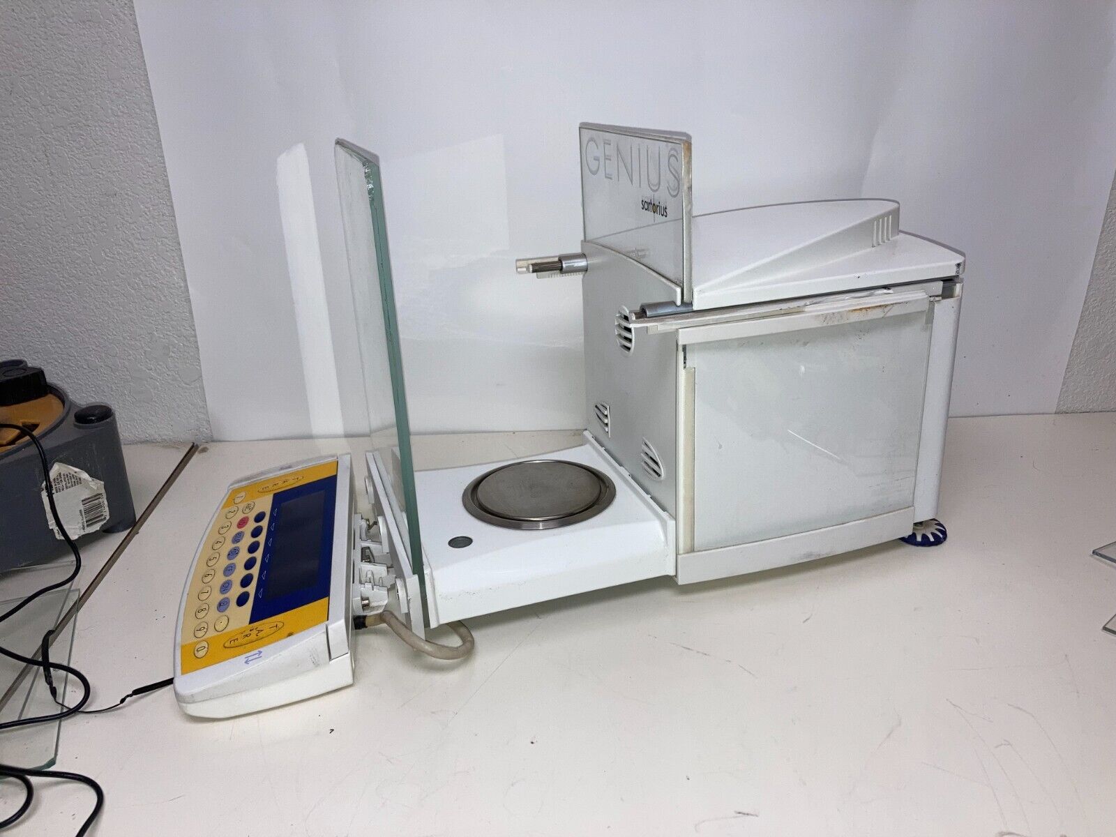 Sartorius Genius Analytical Balances - BROKEN GLASS, NO POWER SUPPLY