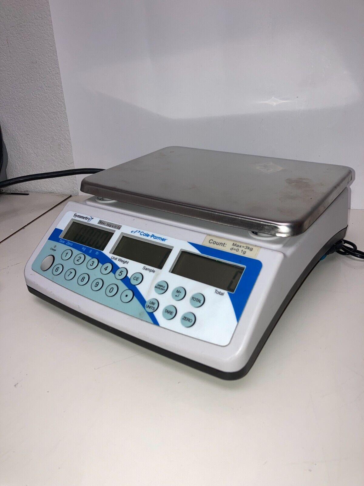 Cole-Parmer Symmetry CS Series Counting Scale, 3kg x 0.1g Readability 10000-61