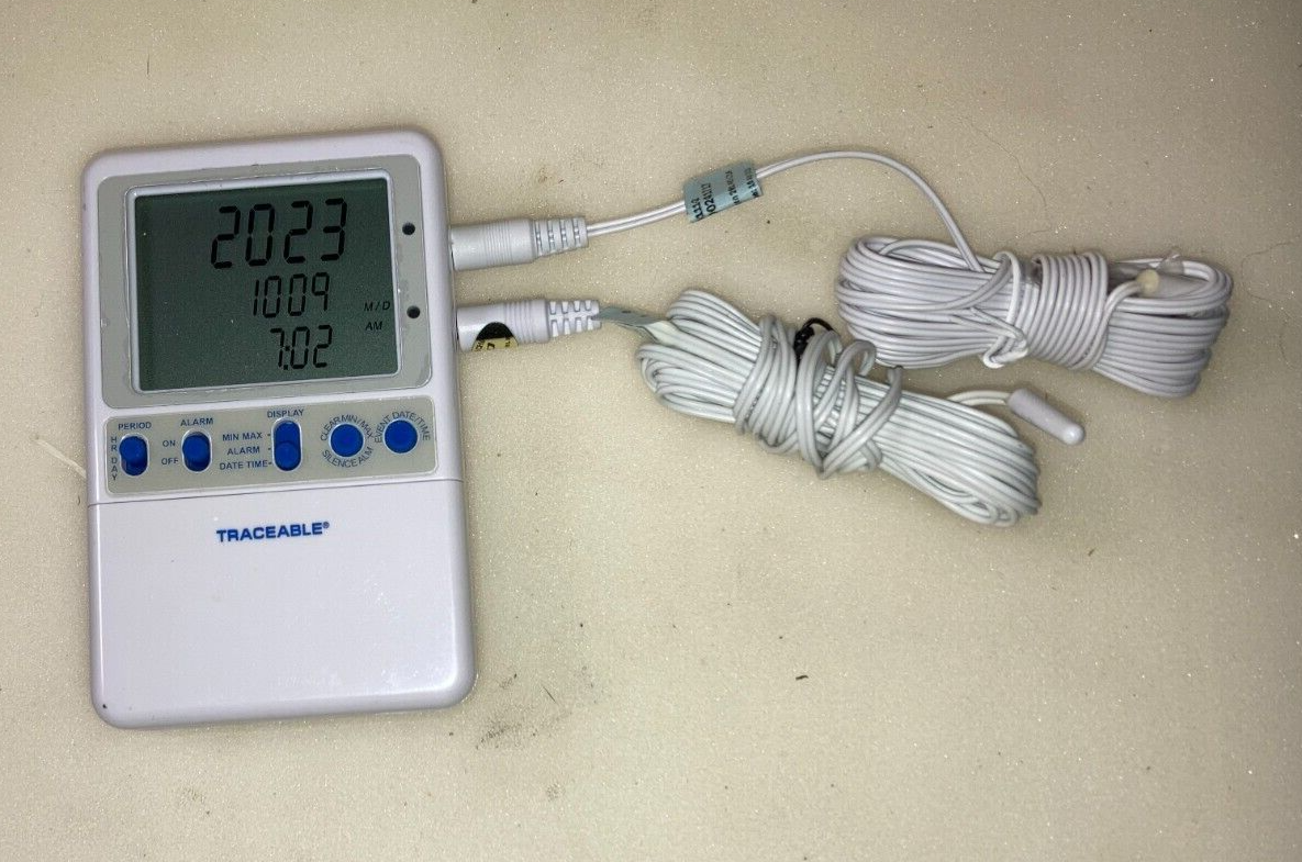 VWR 620-1827 Traceable Digital Triple-Display Thermometer with 2-Bullet Probes