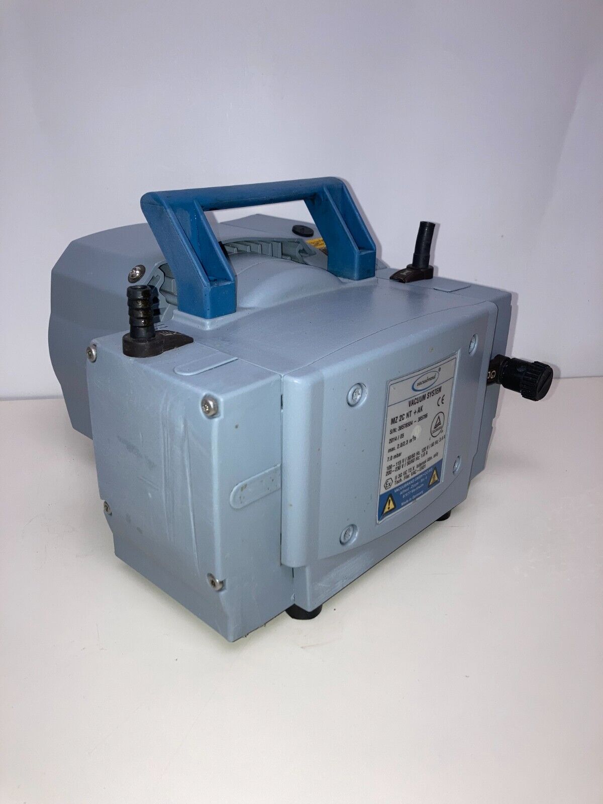 BrandTech VACUUBRAND MZ 2C NT  Dry Chemistry Diaphragm Vacuum Pump