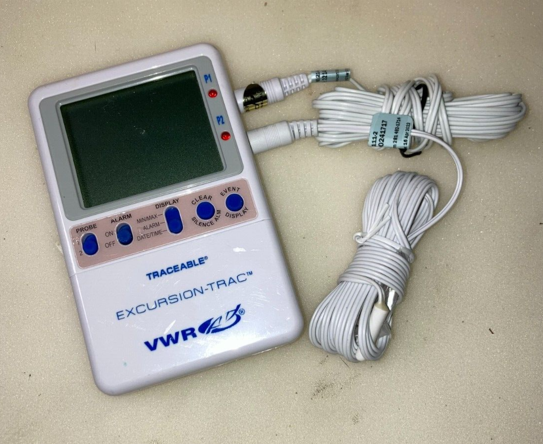 VWR 10048-686 Traceable Digital Thermometer with 2-Bullet Probes