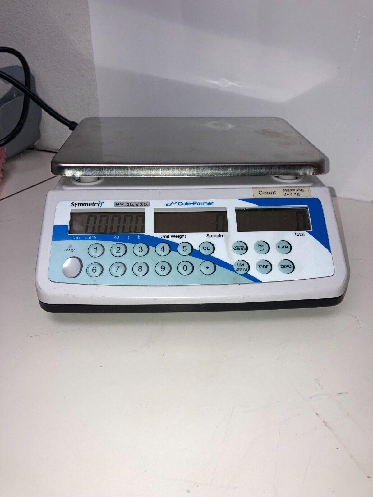 Cole-Parmer Symmetry CS Series Counting Scale, 3kg x 0.1g Readability 10000-61